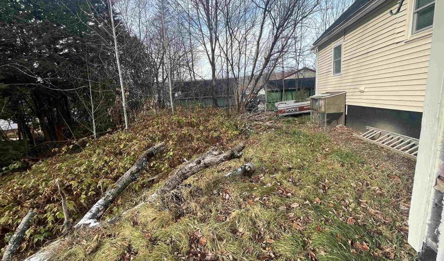 24 Argonne St, Berlin, NH 03570 - 4 Beds, 1 Bath
