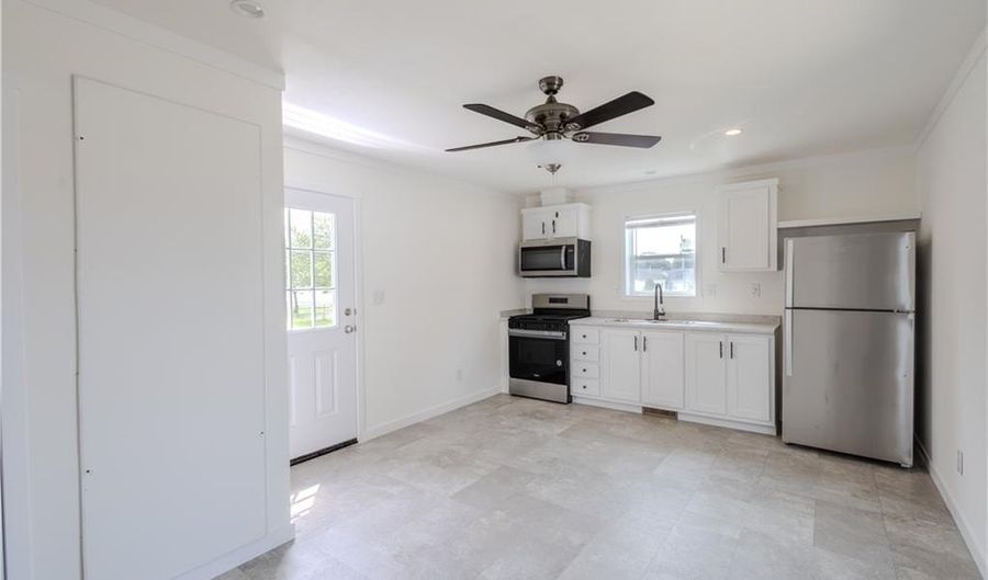1346 Newport Ave, Attleboro, MA 02703 - 2 Beds, 1 Bath