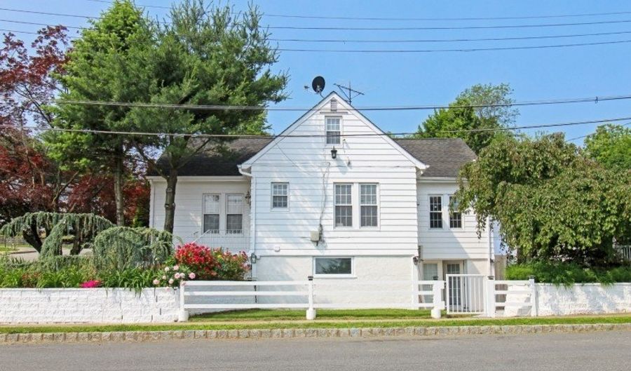 105 Penn Ave, Andover, NJ 07801 - 4 Beds, 3 Bath