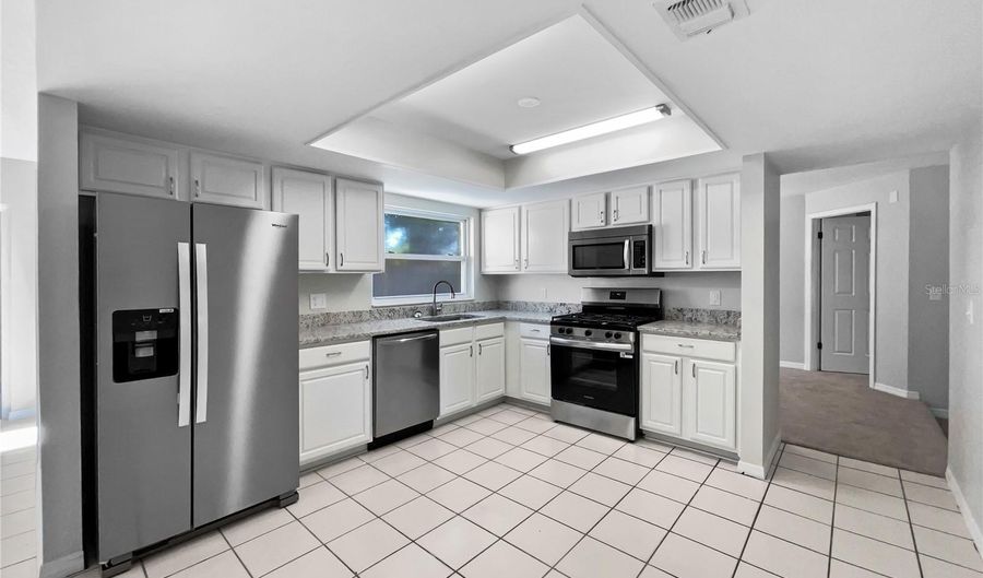 831 HAULOVER Dr, Altamonte Springs, FL 32714 - 3 Beds, 2 Bath