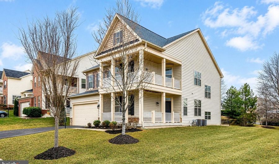 42695 MACAULEY Pl, Ashburn, VA 20148 - 5 Beds, 5 Bath