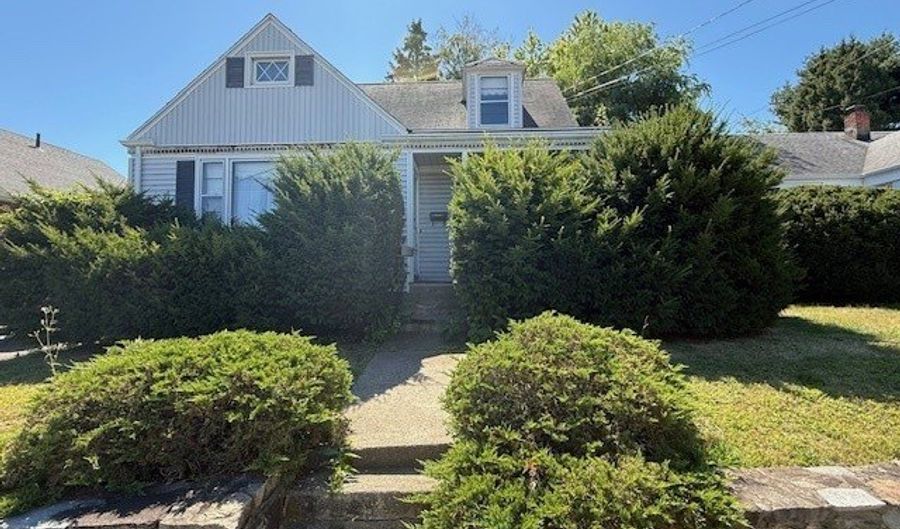 681 Westfield Ave, Bridgeport, CT 06606 - 3 Beds, 2 Bath