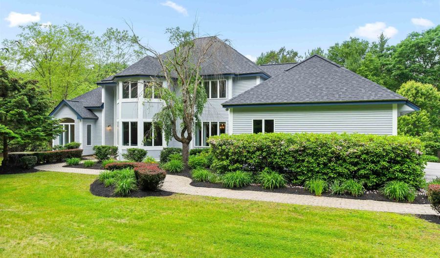 9 Hubbard Rd, Amherst, NH 03031 - 5 Beds, 7 Bath