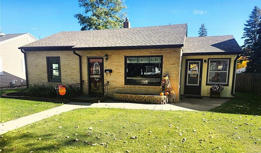1405 Bryant St, Alexandria, MN 56308 - 2 Beds, 2 Bath
