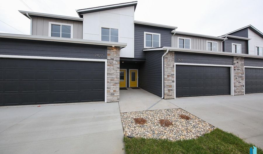 2425 E Caolinn Pl, Brandon, SD 57005 - 3 Beds, 3 Bath