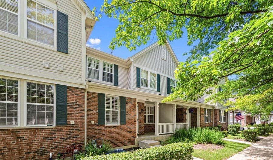 642 W Moreland Ave, Addison, IL 60101 - 2 Beds, 2 Bath