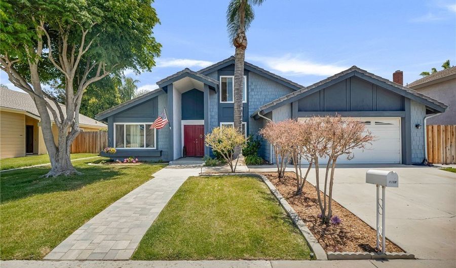 1358 Oakhurst Ct, Camarillo, CA 93010 - 4 Beds, 2 Bath