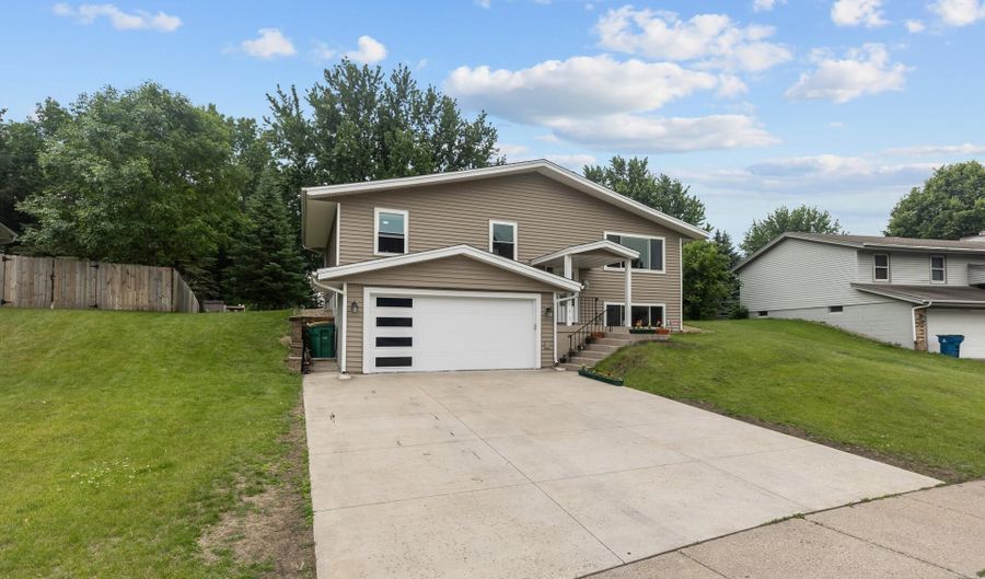 4990 148th Path W, Apple Valley, MN 55124 - 4 Beds, 2 Bath