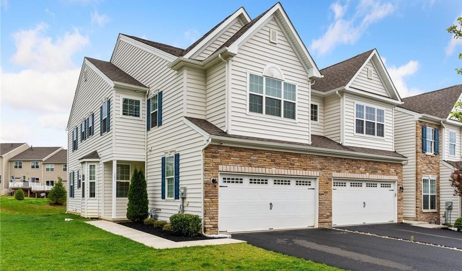 301 Redclover Ln, Allentown, PA 18104 - 3 Beds, 3 Bath