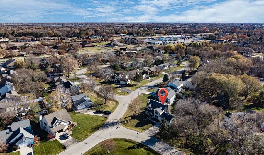624 S KELLER PARK Dr, Appleton, WI 54914 - 4 Beds, 3 Bath