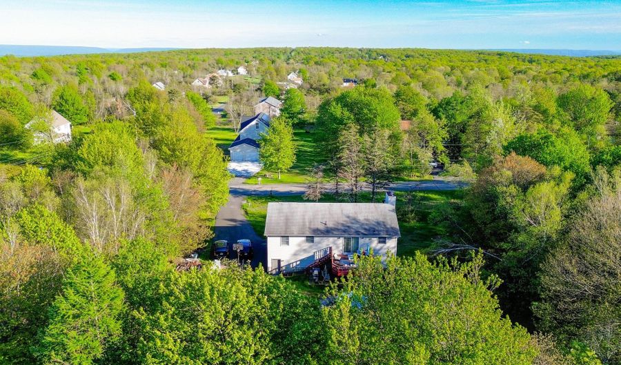 2083 Sun Valley Dr, Blakeslee, PA 18610 - 3 Beds, 2 Bath