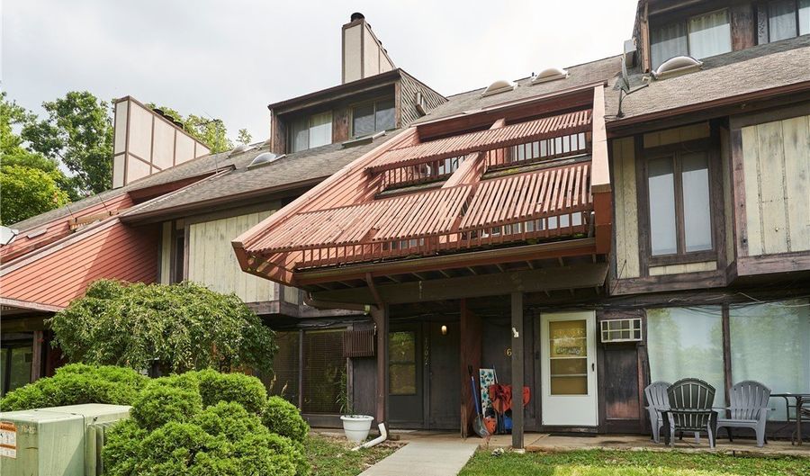 1609 Treetop Trl C, #39, Akron, OH 44313 - 2 Beds, 1 Bath
