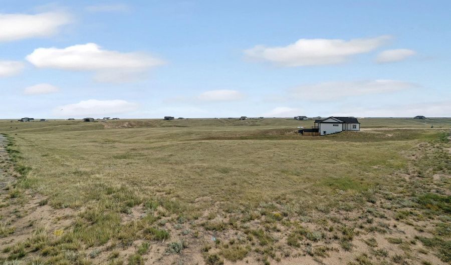 985 RANGE LINE Rd, Cheyenne, WY 82009 - 5 Beds, 3 Bath