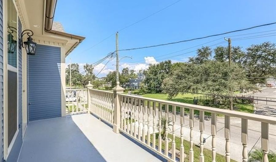800 FRISCOVILLE Ave, Arabi, LA 70032 - 5 Beds, 5 Bath