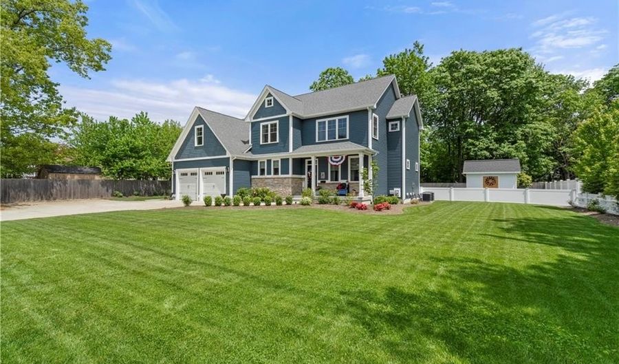 360 Pleasant St, East Providence, RI 02916 - 4 Beds, 3 Bath