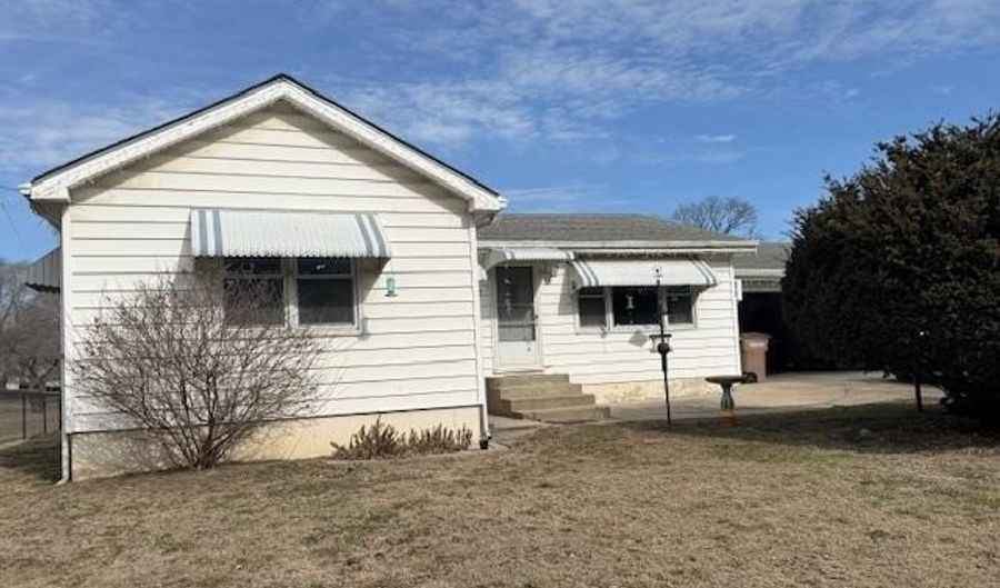 1817 Beech St, Atchison, KS 66002 - 3 Beds, 2 Bath