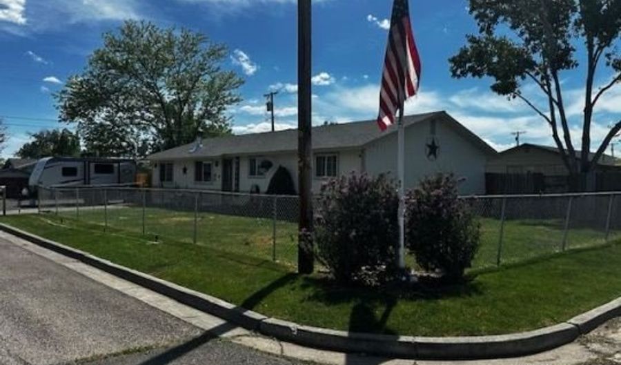 801 Smith St, Alturas, CA 96101 - 3 Beds, 2 Bath
