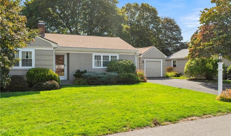 35 Greenfield Rd, Cumberland, RI 02864 - 3 Beds, 1 Bath