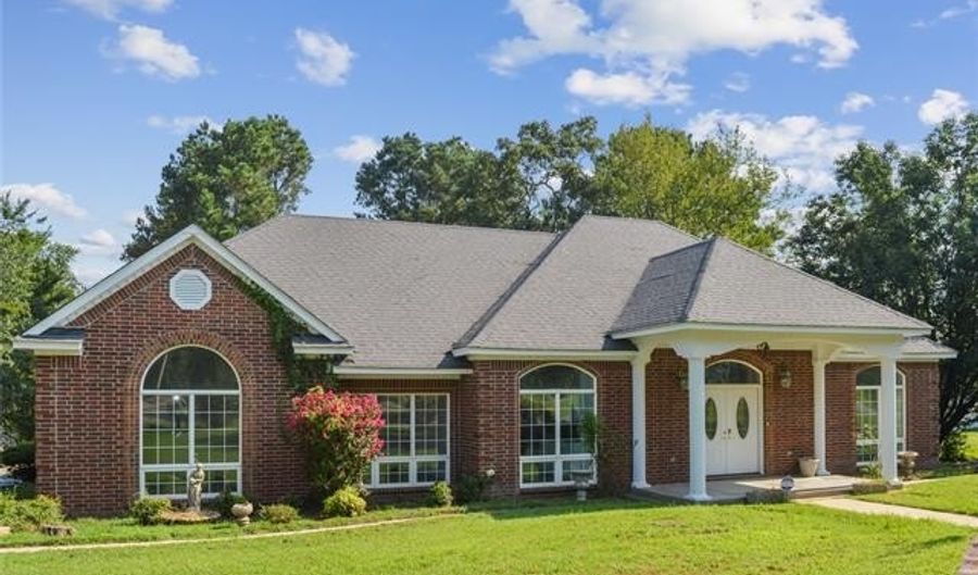 561 W Redbud Ln, Atoka, OK 74525 - 2 Beds, 2 Bath