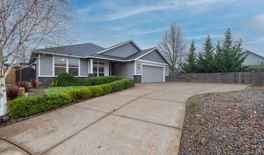 5190 NE NORTH PARK Ct, Albany, OR 97321 - 4 Beds, 2 Bath