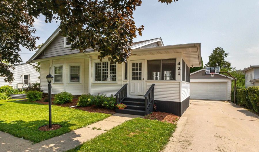 421 N Jefferson St, Lancaster, WI 53813 - 4 Beds, 2 Bath