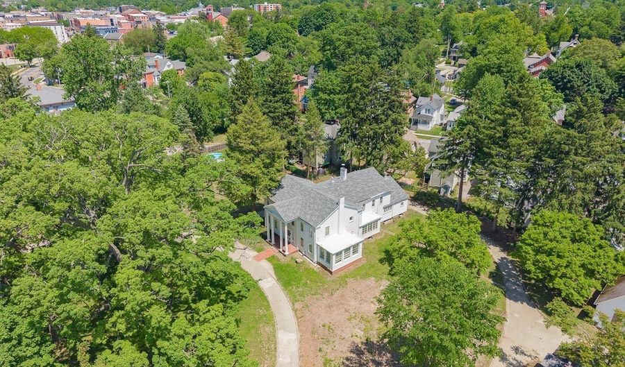 411 S Main St, Adrian, MI 49221 - 5 Beds, 6 Bath