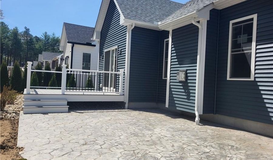 27 Sunset Lake Cir, Coventry, RI 02816 - 2 Beds, 3 Bath