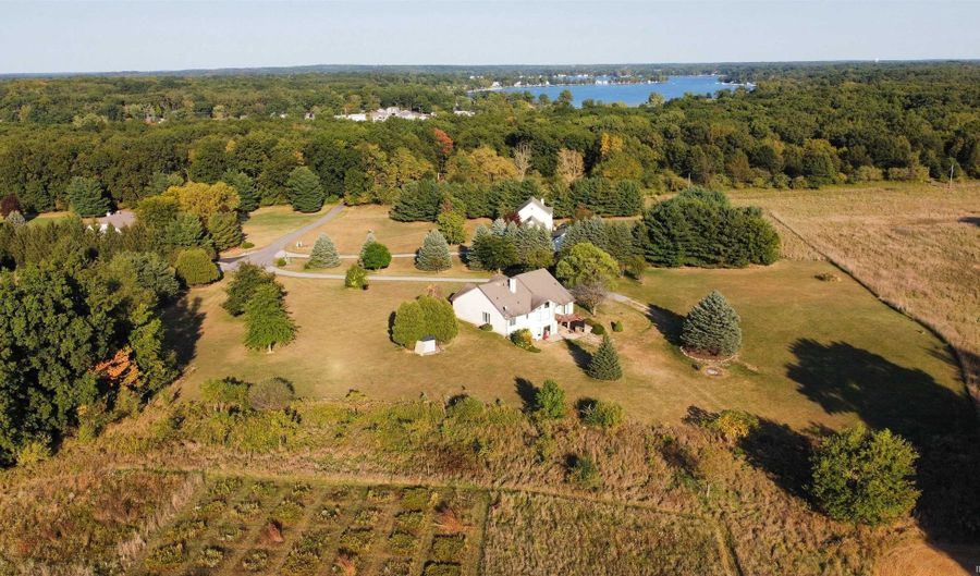 4537 W Black Oak Cir, Angola, IN 46703 - 5 Beds, 3 Bath