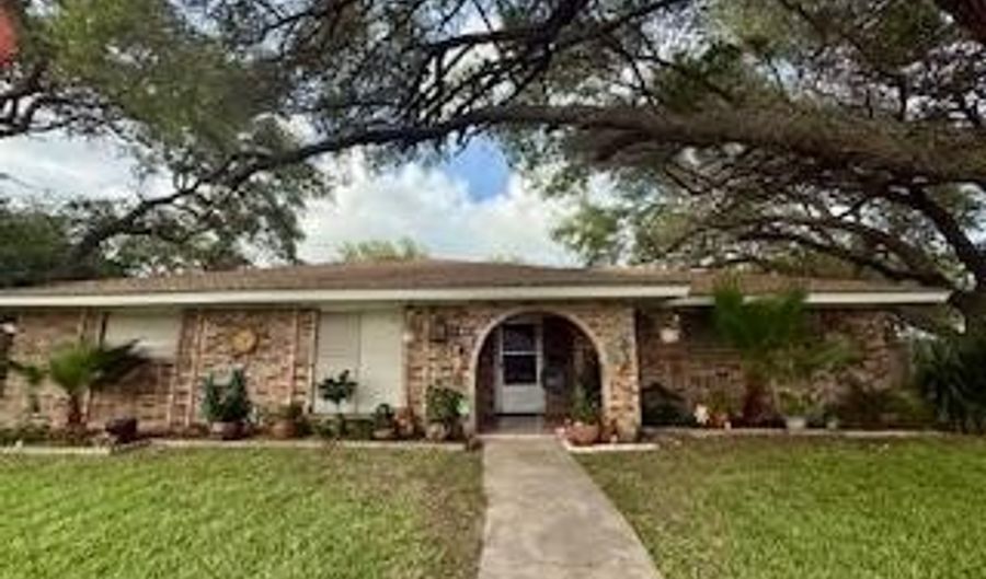 1638 W Palm Dr, Aransas Pass, TX 78336 - 3 Beds, 2 Bath