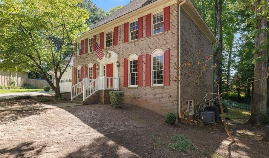 2501 Pine Cove Dr, Tucker, GA 30084 - 5 Beds, 3 Bath