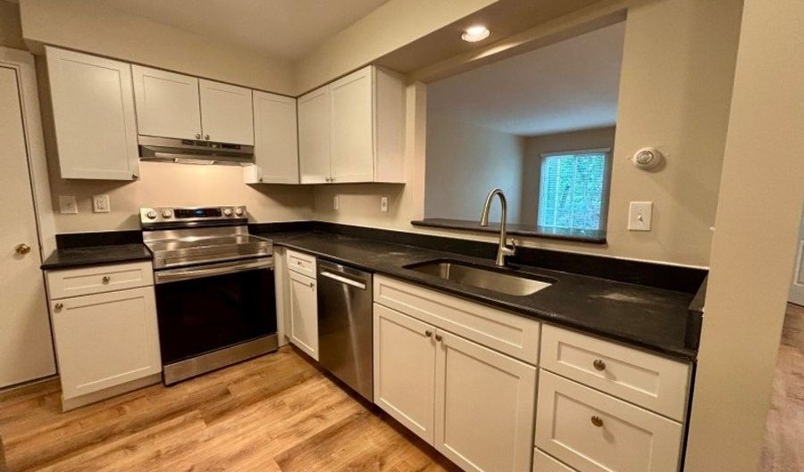 42 Stevens Ct, Bedminster, NJ 07921 - 2 Beds, 1 Bath
