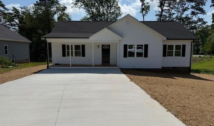 166 Plant Dr, Appomattox, VA 24522 - 3 Beds, 2 Bath