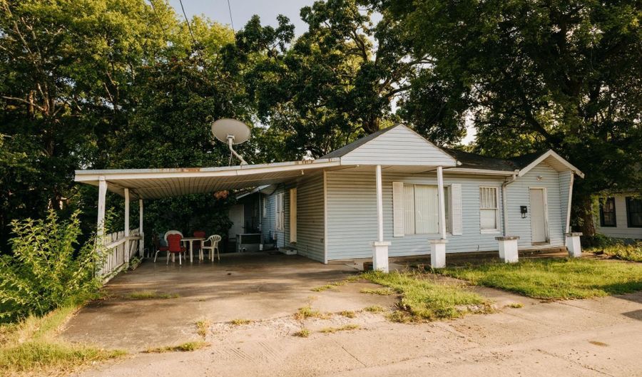 424 W South St, Benton, AR 72015 - 4 Beds, 2 Bath