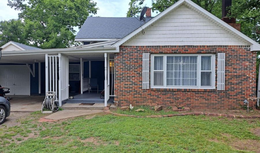 1601 Lincoln Ave, Baxter Springs, KS 66713 - 3 Beds, 2 Bath