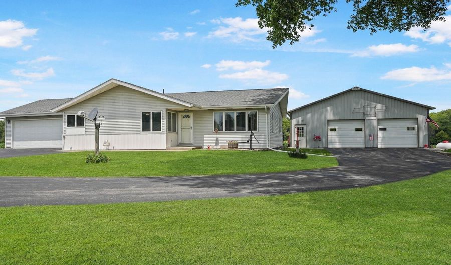 16707 Hwy 57, Aplington, IA 50604 - 3 Beds, 2 Bath