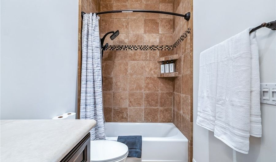 906 Riverfront Dr, Bullhead City, AZ 86442 - 3 Beds, 4 Bath