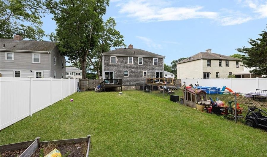 15 Saratoga Rd, North Kingstown, RI 02852 - 4 Beds, 2 Bath