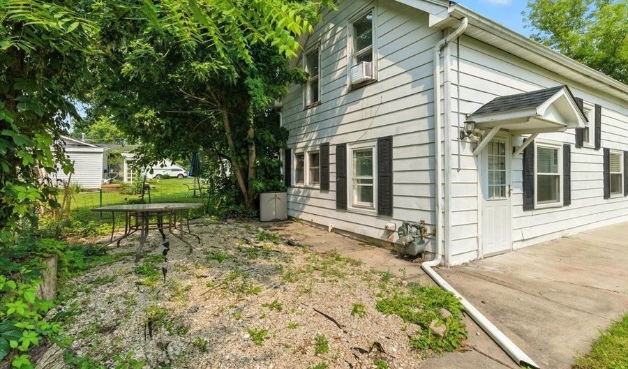 42448 N Lake Ave, Antioch, IL 60002 - 2 Beds, 1 Bath