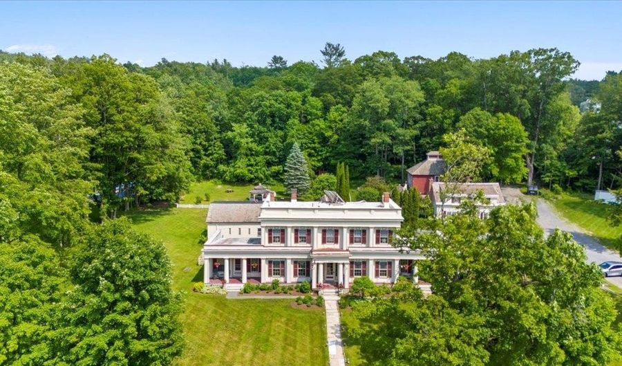 3888-3904 VT Route 7A, Arlington, VT 05250 - 17 Beds, 20 Bath