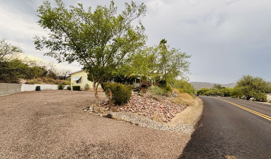34800 S MESQUITE Dr, Black Canyon City, AZ 85324 - 2 Beds, 2 Bath