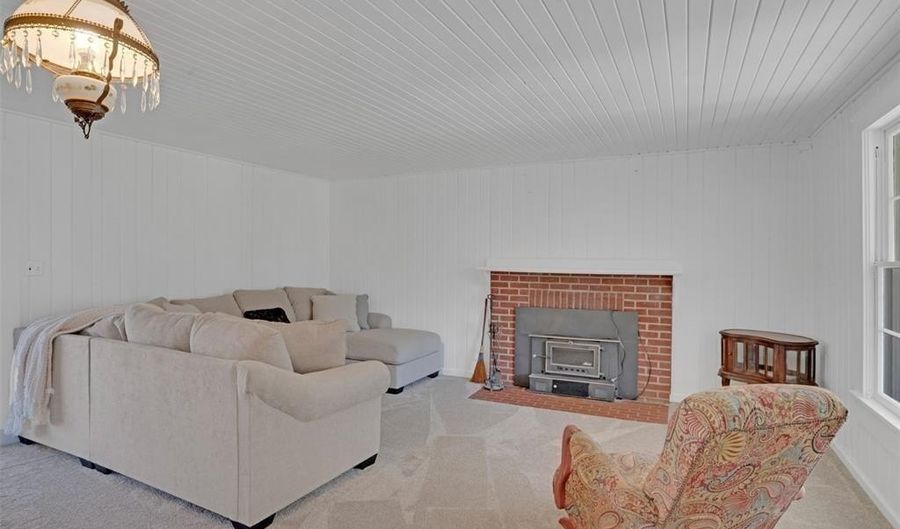 5740 S Lakeshore Dr, Shreveport, LA 71119 - 3 Beds, 2 Bath