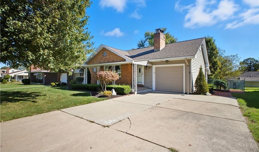 209 S Beverly Ave, Austintown, OH 44515 - 2 Beds, 2 Bath