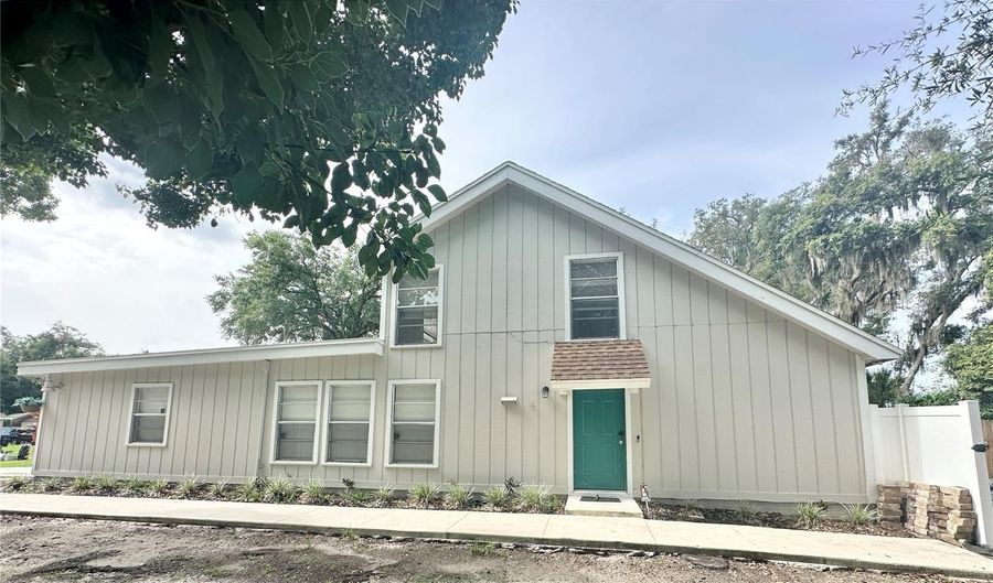 122 S BULOVA Dr, Apopka, FL 32703 - 3 Beds, 2 Bath