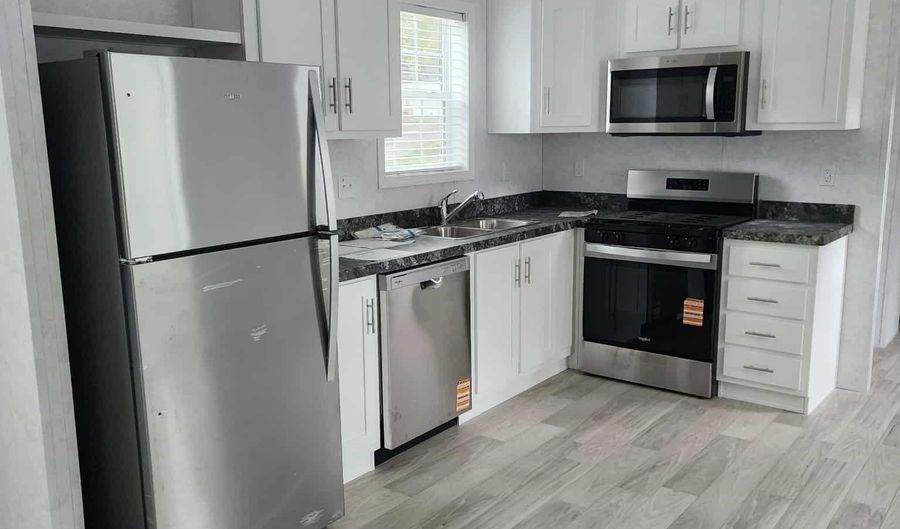 10 Cassie Ln, Bennington, VT 05201 - 2 Beds, 2 Bath