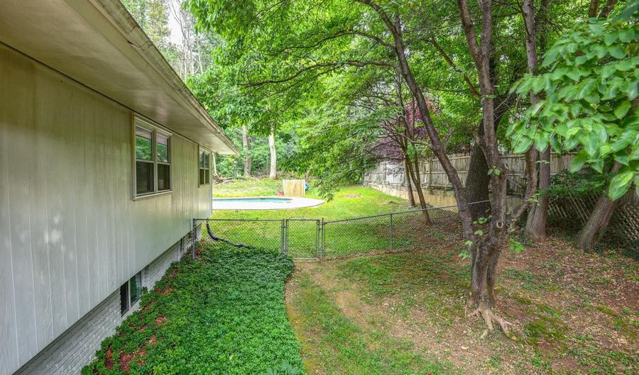 6900 HEATHERHILL Rd, Bethesda, MD 20817 - 4 Beds, 4 Bath