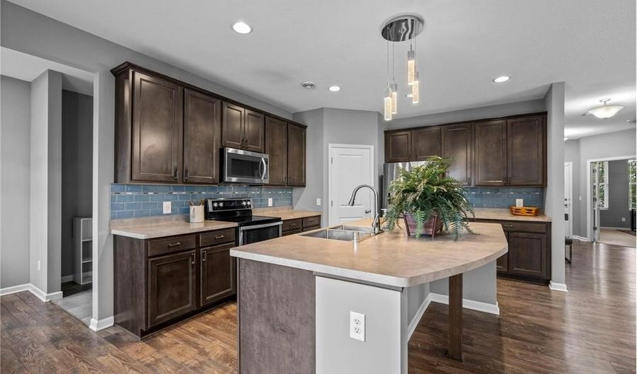 15653 Eddy Creek Way, Apple Valley, MN 55124 - 3 Beds, 3 Bath