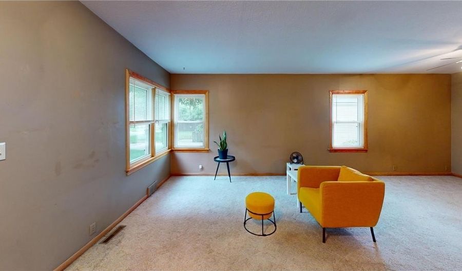 507 E Hawthorne St, Albert Lea, MN 56007 - 2 Beds, 2 Bath