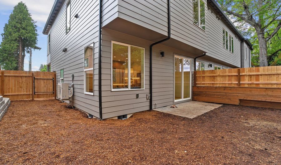 5069 SE KING Rd C, Milwaukie, OR 97222 - 3 Beds, 3 Bath