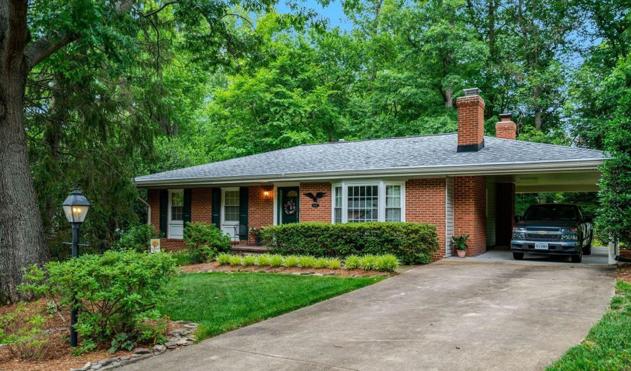 8422 GEORGIAN Way, Annandale, VA 22003 - 4 Beds, 3 Bath