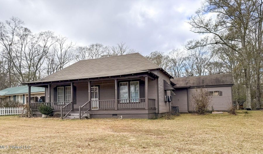 1607 N Jackson St, Brookhaven, MS 39601 - 3 Beds, 1 Bath